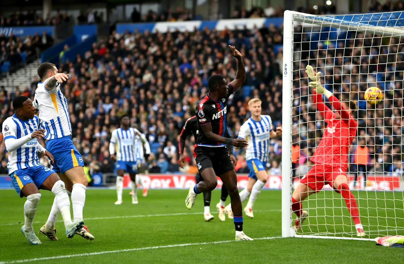 水晶宫客场逆转，惊险捍卫主场的简单介绍