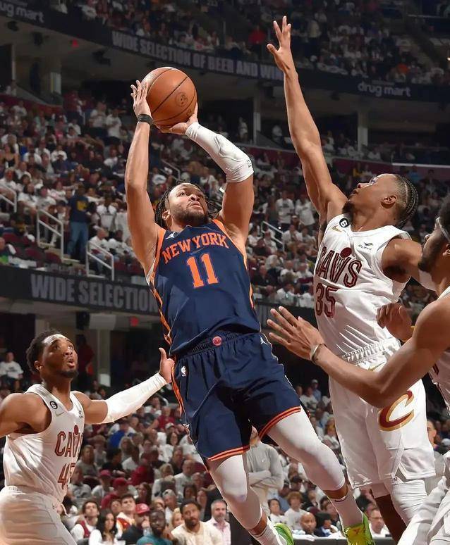 三亿体育体育官网app-战斗激烈!双方争夺领先优势