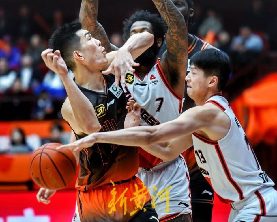 江苏男篮主场大胜，迎来胜利连连