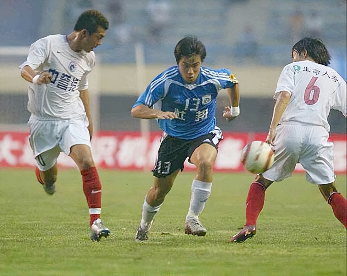 包含大连实德球队客场不胜，连败形势高危的词条