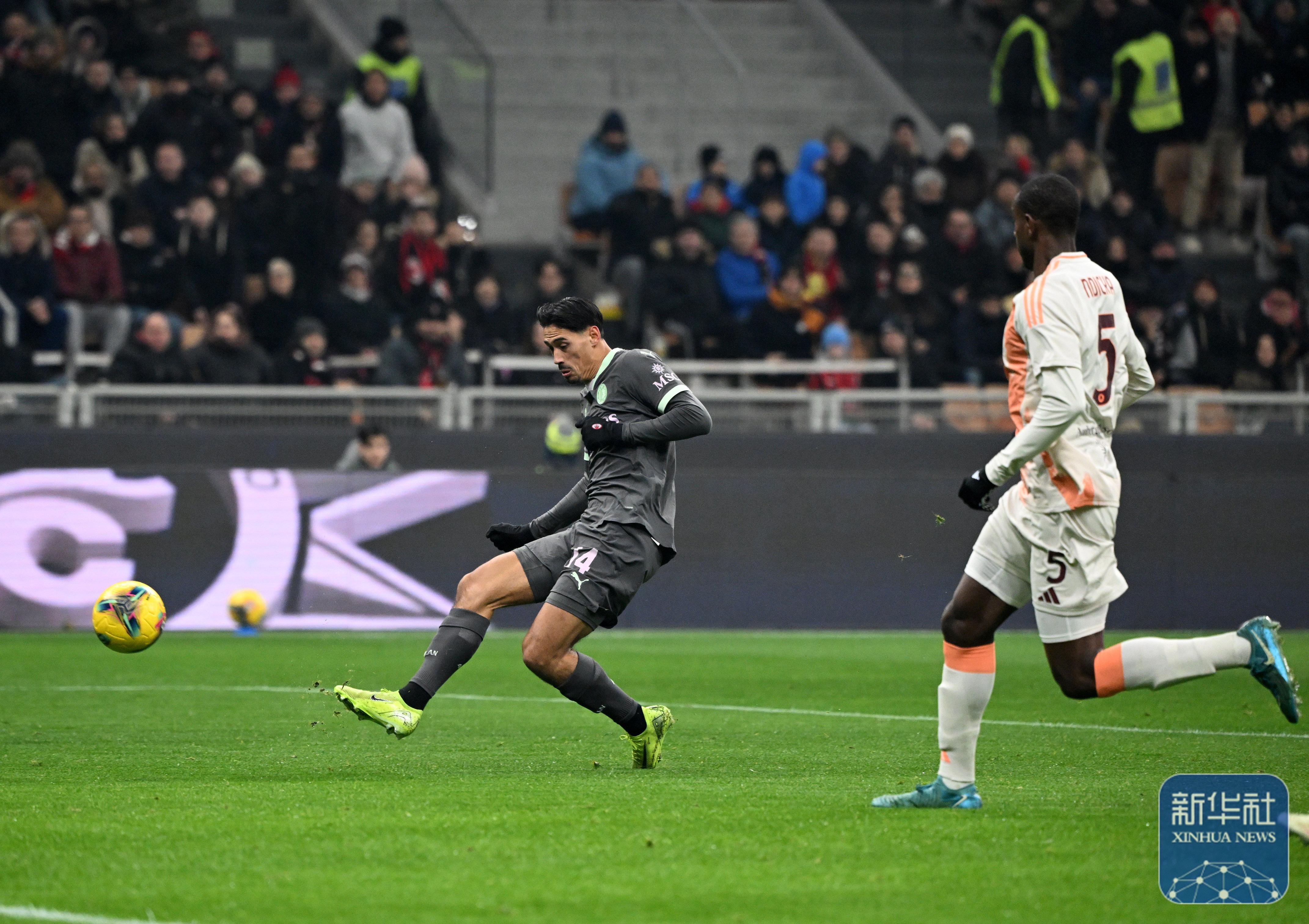 包含意甲赛场上球员发生了一场激烈的肢体冲突的词条