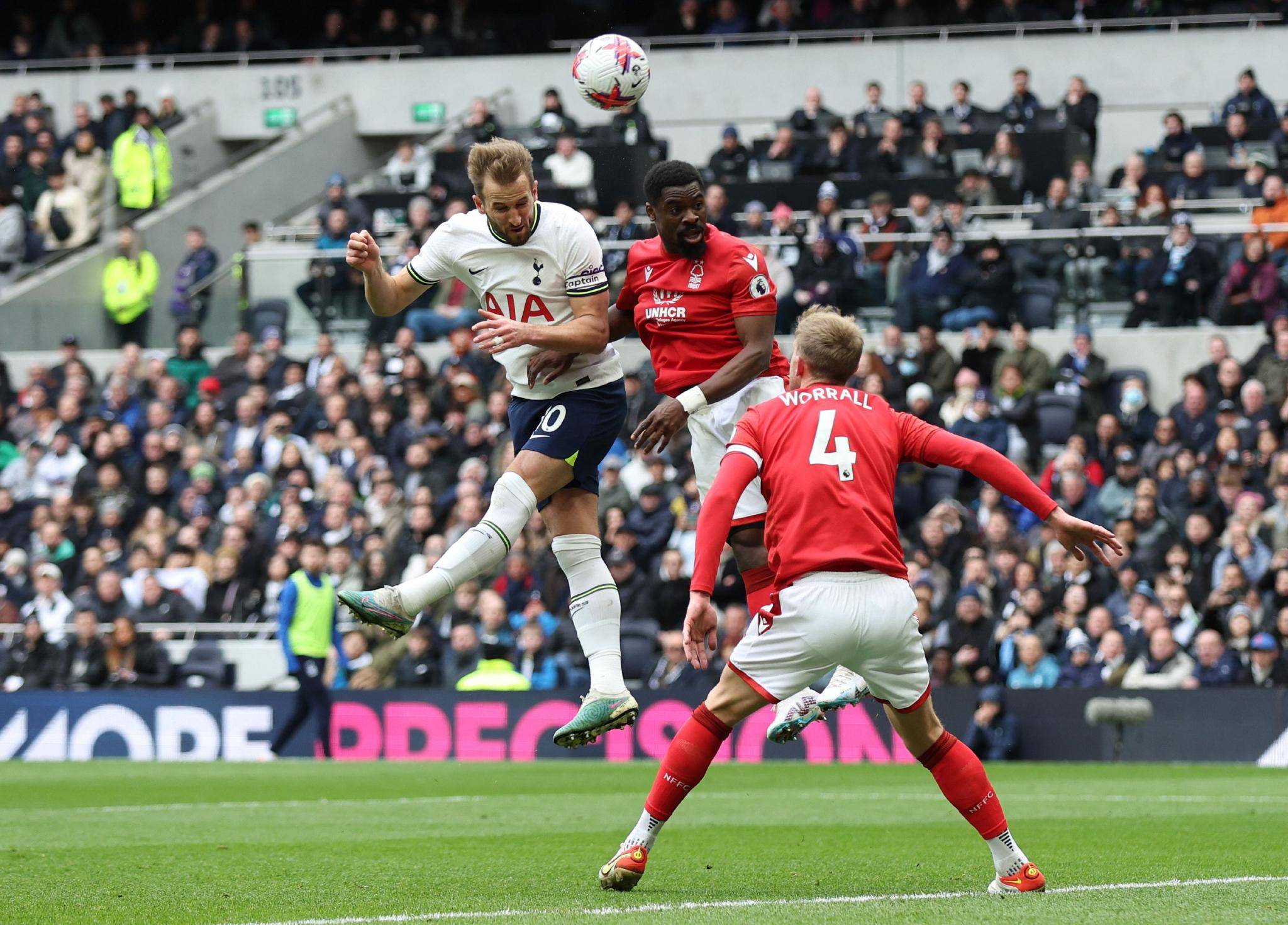 包含法兰克福客场-大胜沃尔夫斯堡，亨特梅开二度的词条