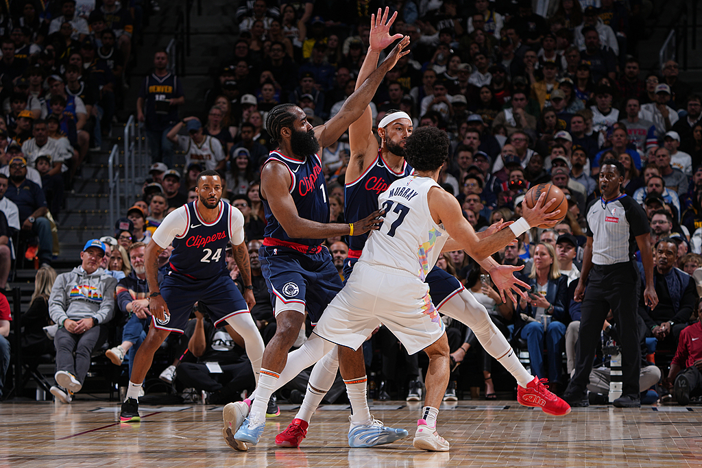 谁与争锋：篮板对决掘金，两队顶端之战让人热血沸腾！