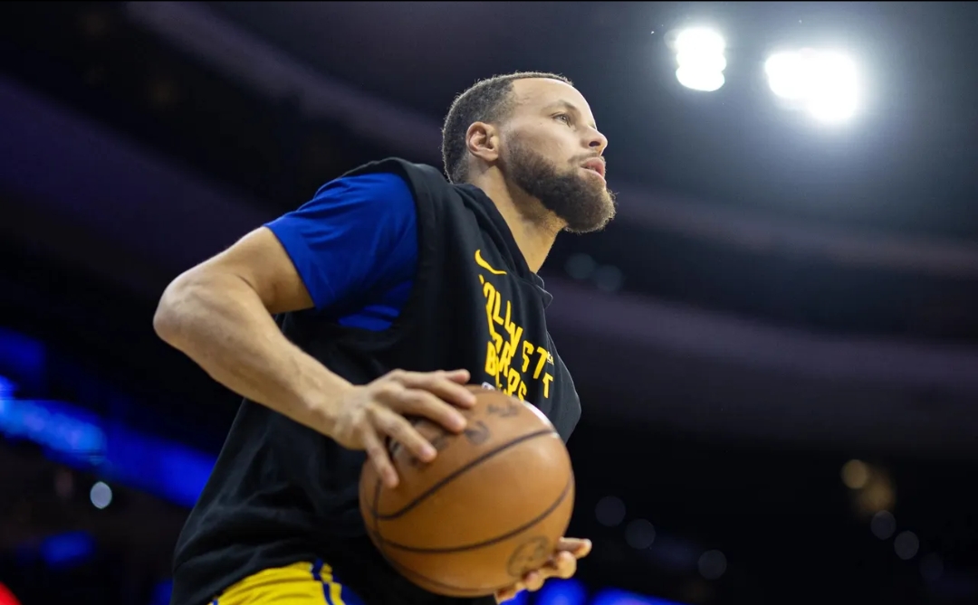 关于勇士后卫破纪录追击篮板成为大家关注焦点的信息