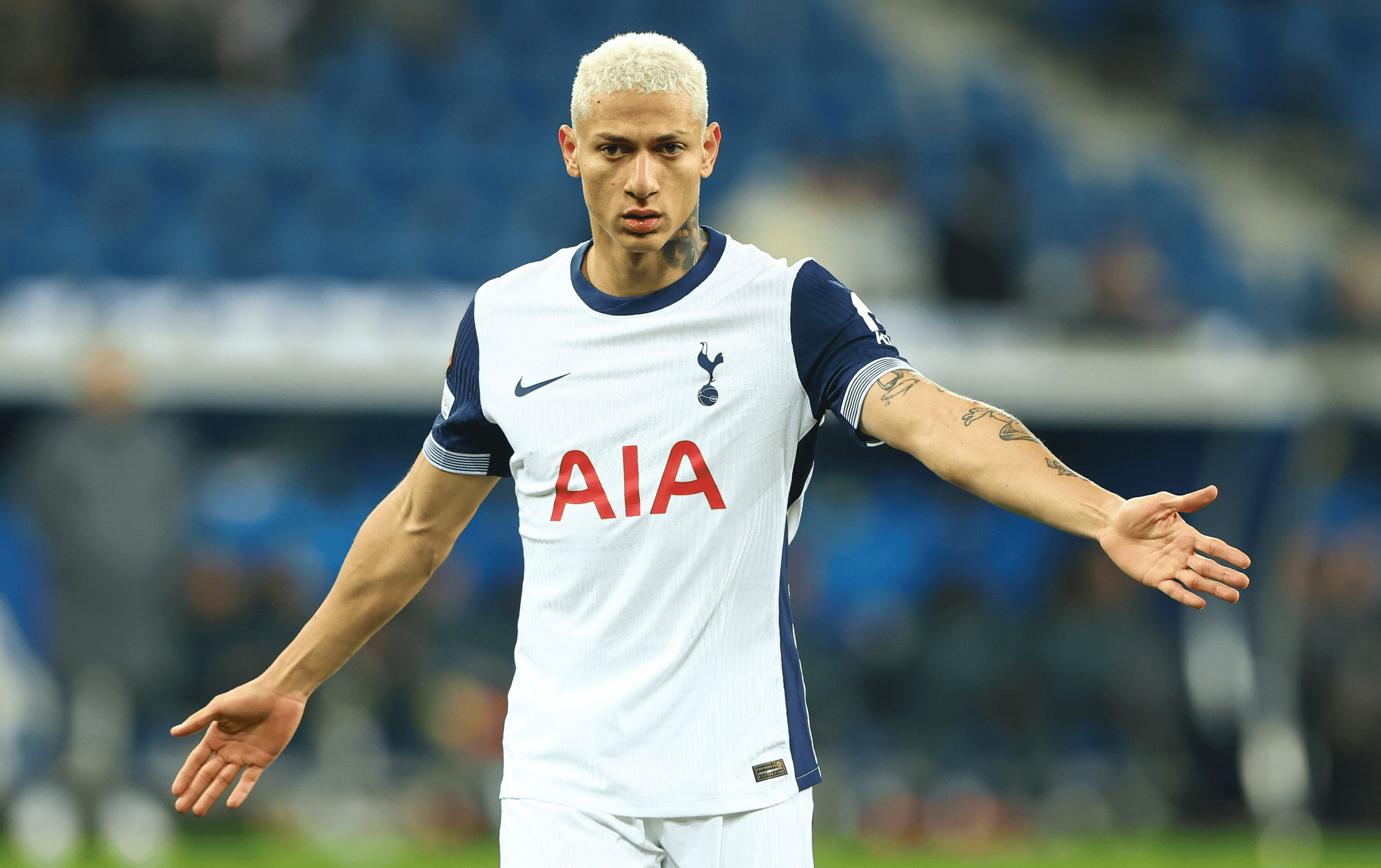 包含热刺客场大胜，表现出色迈向胜利的词条