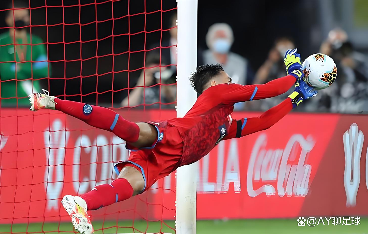 沙特球队踢出惊艳比赛，冲刺冠军