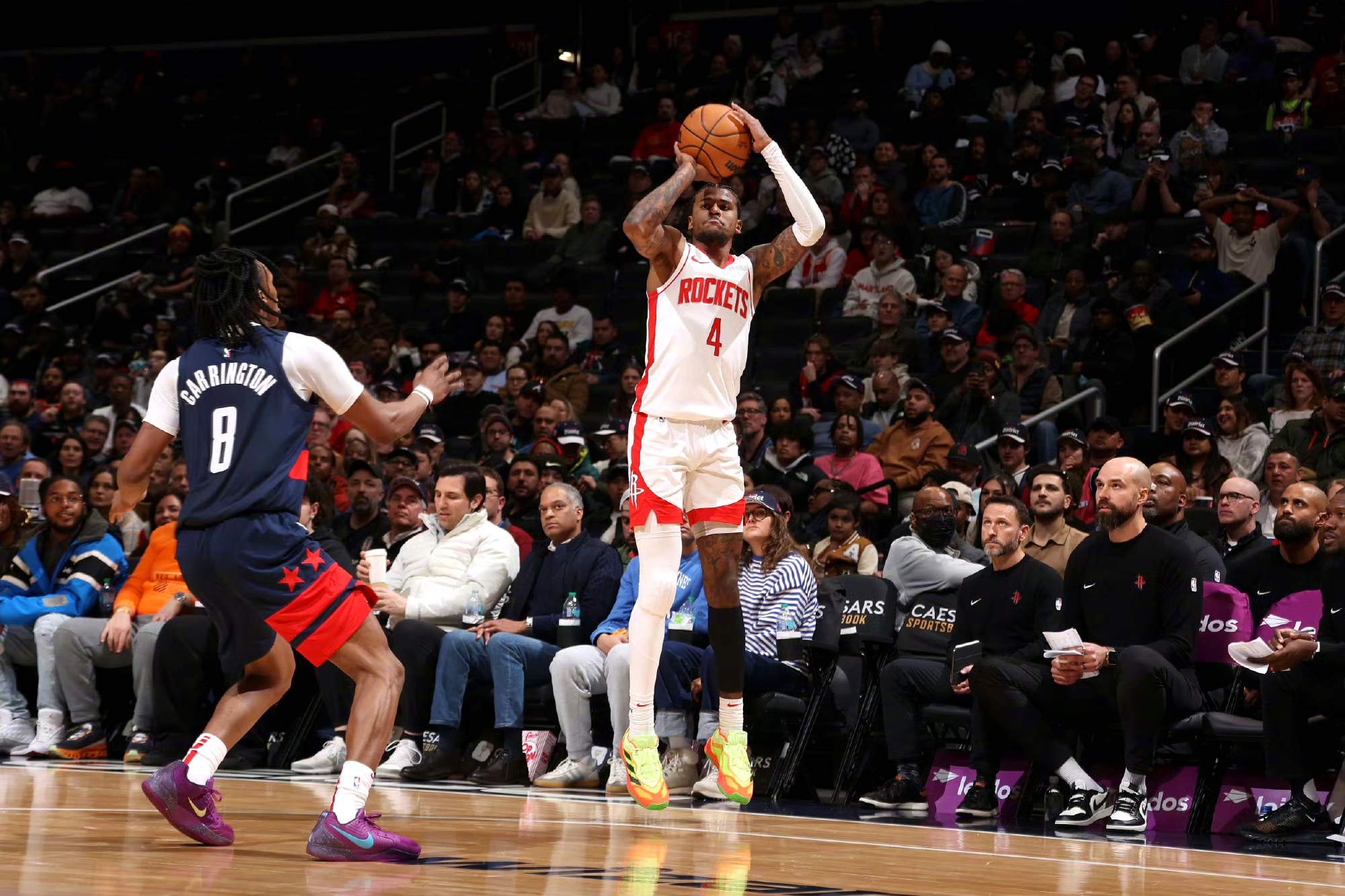 猛龙客场击败火箭，继续豪取胜利