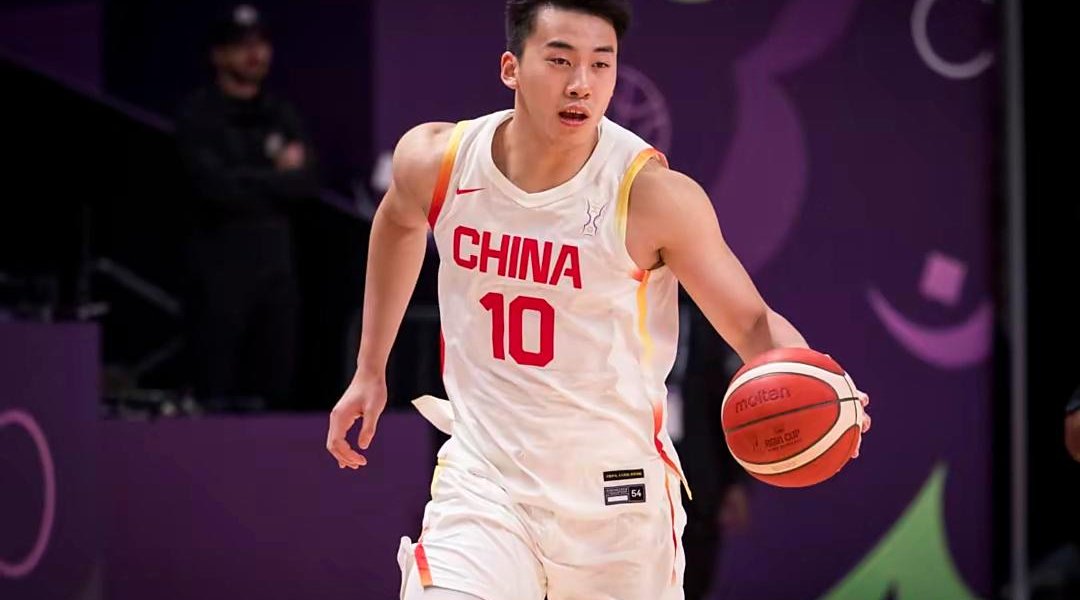 男子篮球比赛中中国队获得胜利