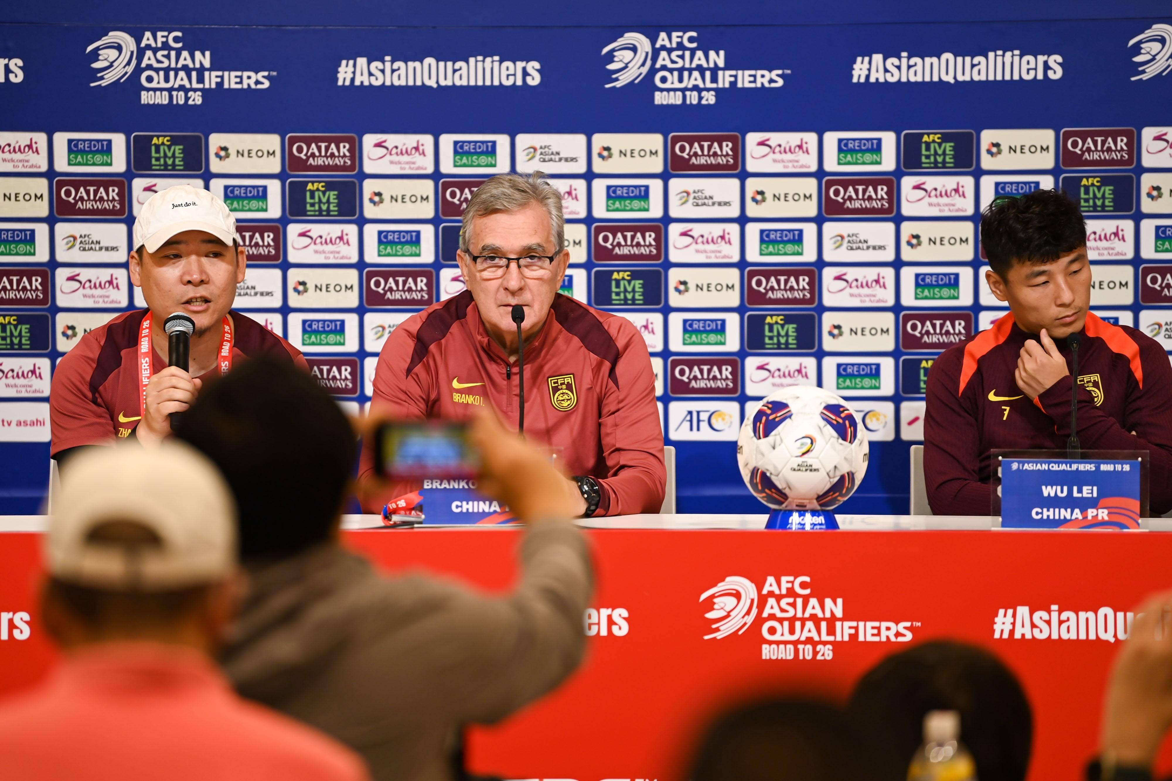 包含看台观众大呼过瘾，日本足球队晋级决赛的词条