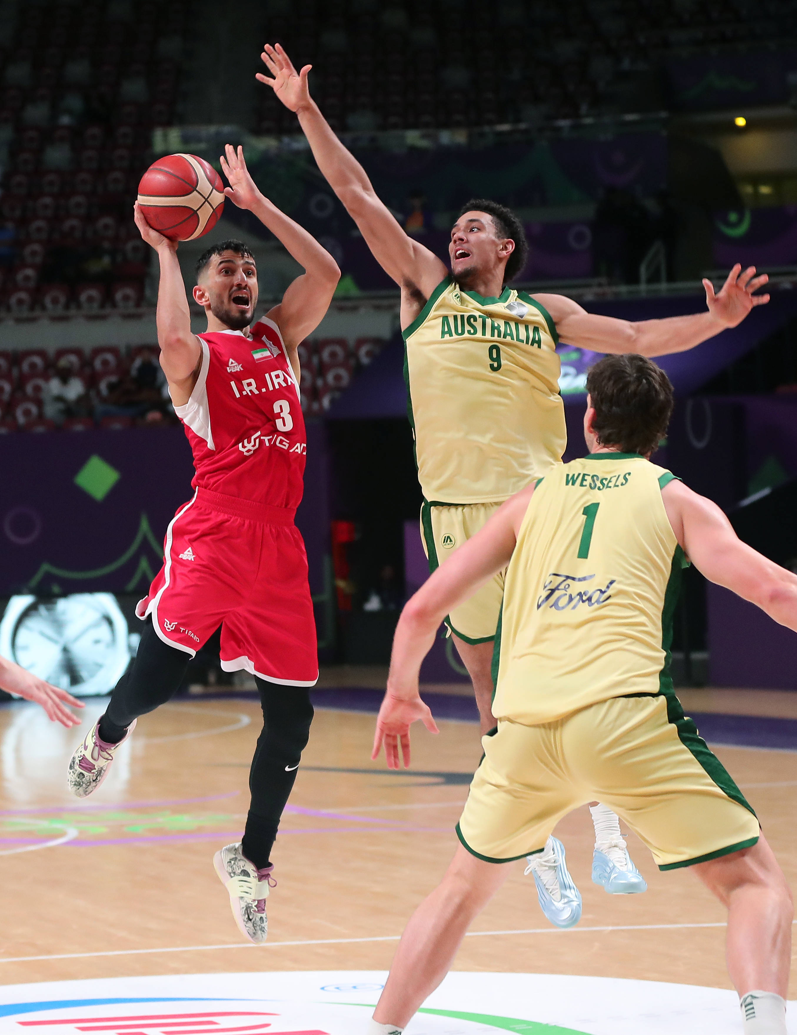 三亿体育体育教练-包含澳大利亚队备战亚洲杯，全队团结一心追求胜利的词条