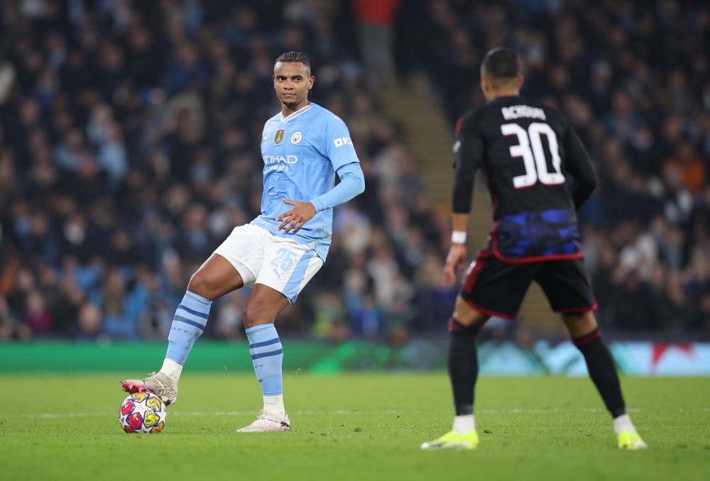 三亿体育体育官网入口-曼城球员表现出色，帮助球队晋级到八强