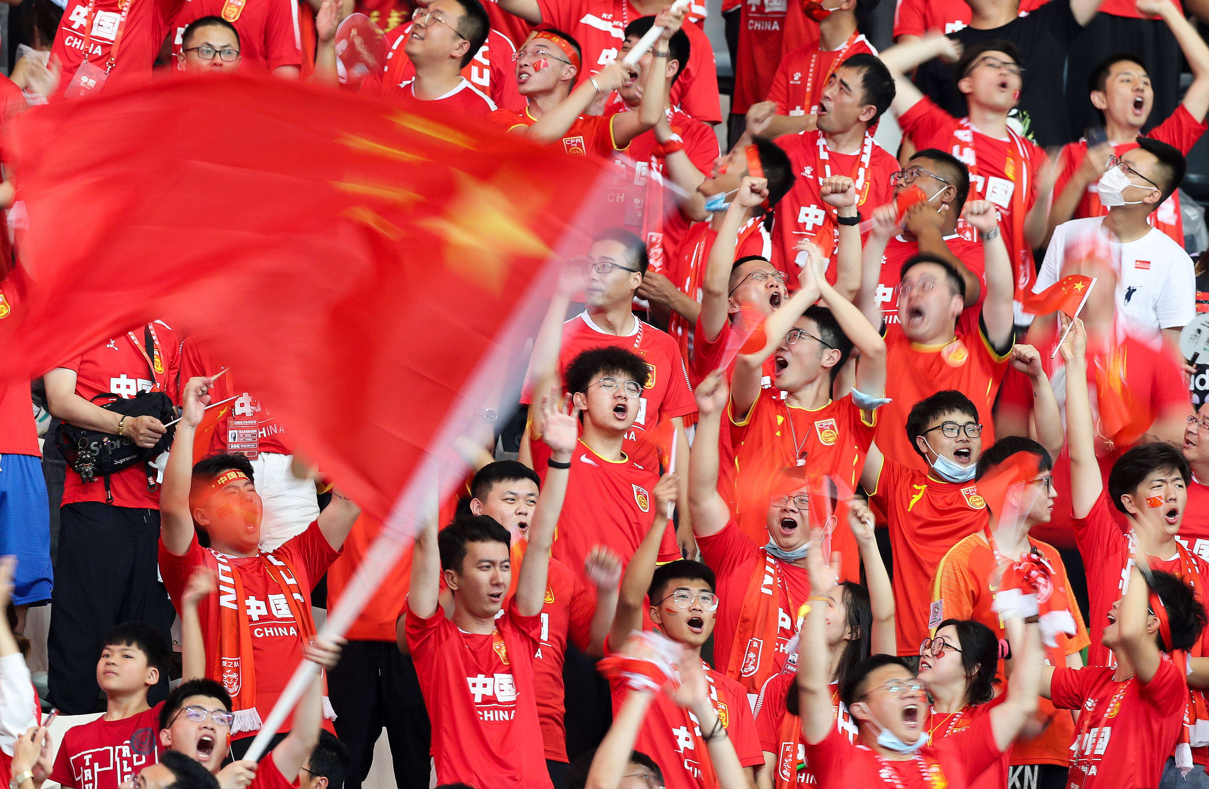 三亿体育体育在线-包含球队争霸:国内足球强强对抗的词条